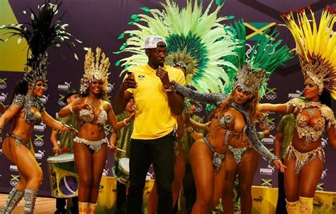 Usainbolt Dances With Scantily Clad Samba Girls Rio Olympics 2016