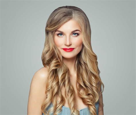 It doesn't hold volume, gets greasy in a twinkle and looks poor when pulled into a pony or braid. 95 Long Blonde Curly Hairstyles for Women (Photos)
