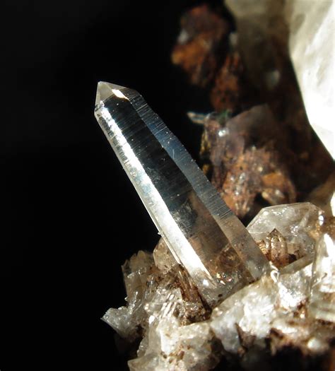 Mineralesdb Cuarzos De Arnabal El Regato Barakaldo Bizkaia Euskadi