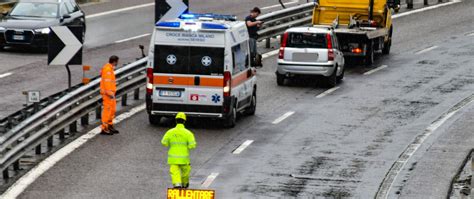 Incidente Sulla Milano Meda Auto Carambolata A Lentate Sul Seveso