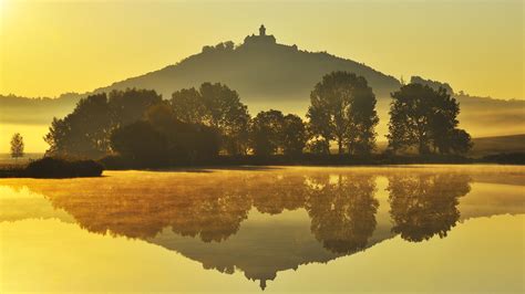 赖格莱兴的wachsenburg城堡，德国图林根州 © Raimund Linkemasterfile