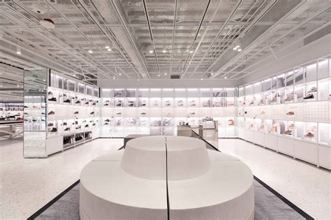 Inside Nikes Store Of The Future Bloomberg