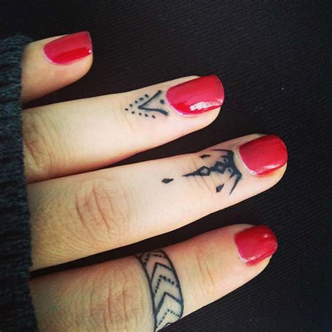 43 Cool Finger Tattoo Ideas For Women Stayglam Stayglam