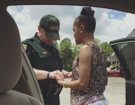 photo of baton rouge woman praying with sheriff deputy goes viral fox8 wghp