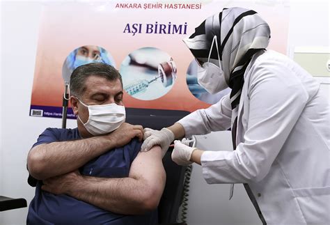 Turkey Authorizes Emergency Use Of Chinas Sinovac Vaccine Mass