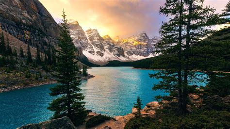 Download Wallpaper 1366x768 Moraine Lake Banff National Park Sunset