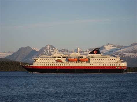 Namensgeber ist der norwegische könig harald v.zuvor hatte es bereits ein schiff mit dem namen kong harald gegeben. Fil:Hurtigruteskipet Kong Harald i Moldefjorden.JPG ...