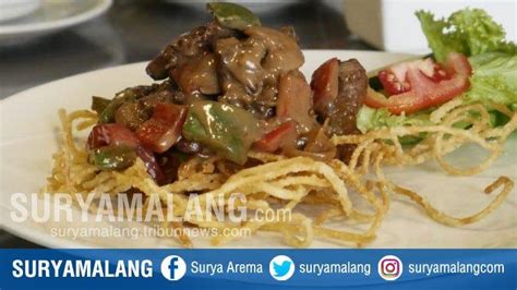 Lapis daging sapi, kuliner khas kota surabaya yang enak dan lezat. Cara Membuat Beef Stroganoff, Menu Daging Sapi Khas Rusia - Surya Malang