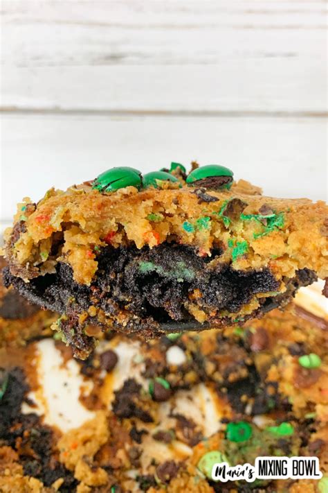 Top the oreos with sweetened condensed milk. Chocolate Mint Oreo Dump Cake - Maria's Mixing Bowl