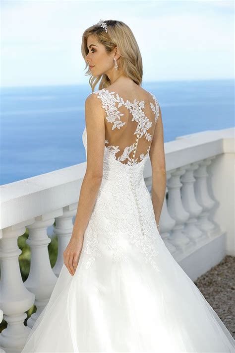 Second hand brautkleider | suchst du nach einem günstigen, aber dennoch qualitativ hochwertigem brautkleid? Hochzeitskleid Ladybird | Hochzeitskleid ladybird, Kleid ...