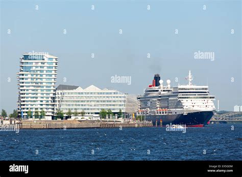 Marco Polo Tower Unilever House And Cruise Ship ´queen Elizabeth