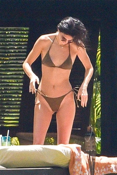 Kendall Jenner And Hailey Bieber In Bikinis On Vacation In Jamaica 08 27 2019 Hawtcelebs