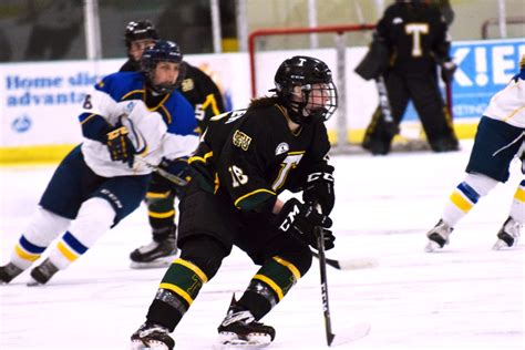 Tommies' hockey skates away with double win - The Aquinian