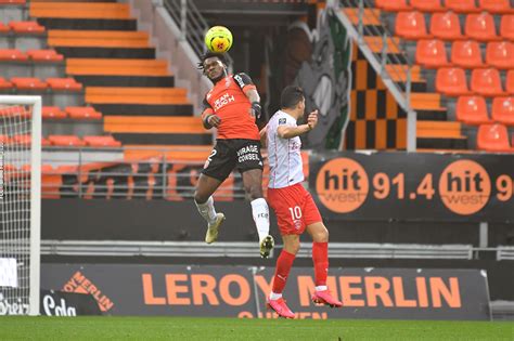 Nimes and lorient go head to head at stade des costieres in a postponed ligue 1 fixture. J14 - FC Lorient - Nîmes - FC Lorient