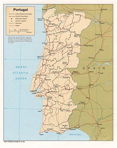 Das land gliedert sich in 18 distrikte und zwei autonome regionen: Landkarte Portugal (politische Karte) : Weltkarte.com ...