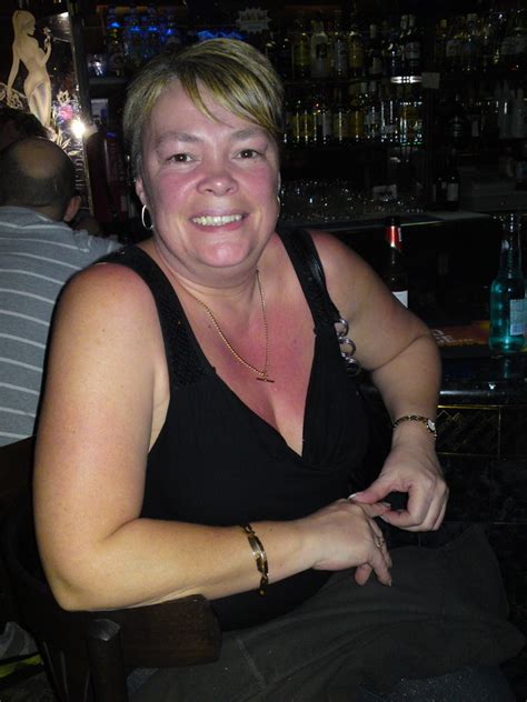 Dashingdee From Glasgow Is A Local Granny Looking For Casual Sex