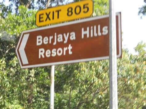 Esta pequeña ciudad está ubicada a lo largo de la autopista bukit tinggi se encuentra a 55 minutos de kuala lumpur (54,3 km) y se encuentra a 800 metros sobre el nivel del mar. JoUrNaL of mY rOuTe!!!!: ...Day TriP To BuKiT TiNggI ...