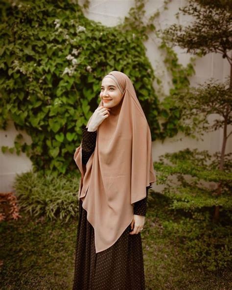 Jilbab Hitam Pink Banget 10 Gambar Baju Pink Cocok Dengan Kerudung Warna Apa