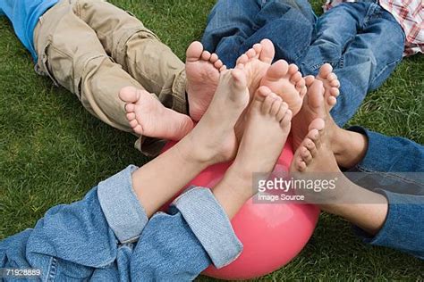 60 Meilleures Girls Jeans And Feet Photos Et Images Getty Images