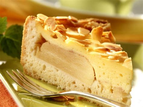 Äpfel in stücke schneiden (größe nach wunsch) und mit dem. Apfel-Pudding-Kuchen mit Mandeln Rezept | EAT SMARTER