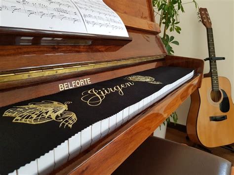 Musikinstrumentenbauer/innen sind in werkstätten, ateliers und fachgeschäften tätig. Pin su Klavierläufer Tastenläufer Tastenabdeckung Klavier ...