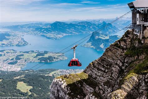Szwajcaria jest państwem federacyjnym, składającym się z 26 kantonów, 143 okręgów i 2222. Szwajcaria - z widokiem na cztery kantony Szwajcaria Wyc ...