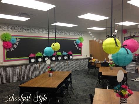 25 Bright And Colorful Classroom Themes — Tacky The Teacher In 2020 Classroom Decor Classroom