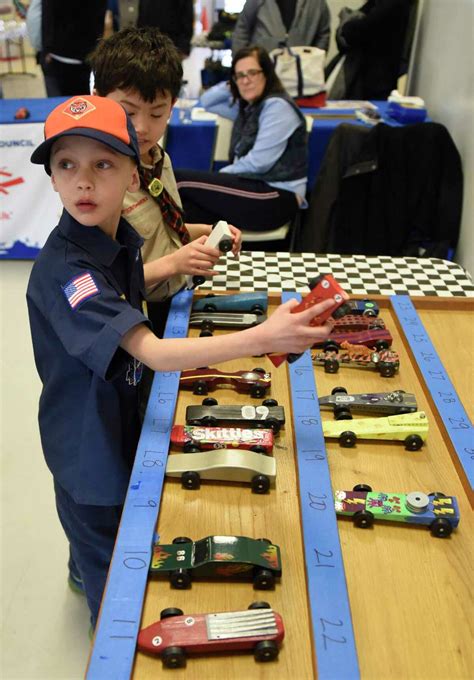 Photos Boy Scouts Race Cars At Pinewood Derby Championship