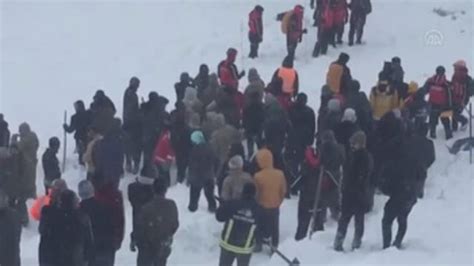 Aumentan A 38 Los Muertos Por Dos Aludes De Nieve En Turquía Suroriental