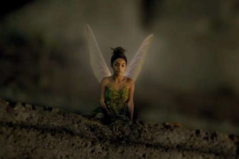 Peter Pan Wendy Trailer See Jude Law S Captain Hook Yara Shahidi S Tinker Bell And More