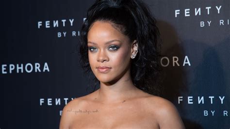 rihanna pays tribute to her cousin following shocking death