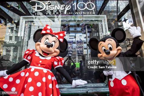 Minnie Mouse Photos And Premium High Res Pictures Getty Images