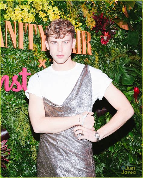 More news for tommy dorfman » 13 Reasons Why's Tommy Dorfman Rocks a Dress at Pre-Golden Globes Party | Photo 1131334 - Photo ...