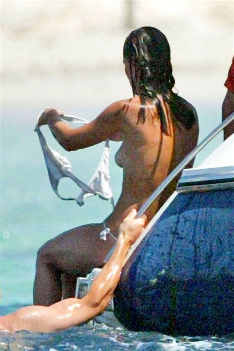 Shame Scandal Pippa Middleton Topless Candid Photos Takes Off White Bikini Top