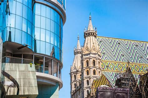 Stephen's cathedral, was designed by star architect hans hollein. Haas Haus Con St Stephen & X27; Cattedrale Di S A ...