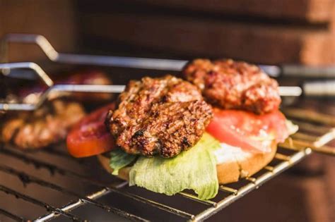put ice cubes in the center of burger patties before cooking and get the perfect juicy burger