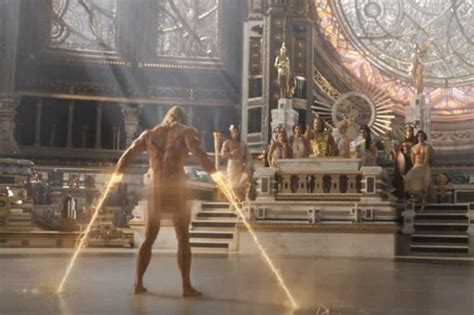 Chris Hemsworth Russell Crowe Comforted Me During Thor Nude Scene
