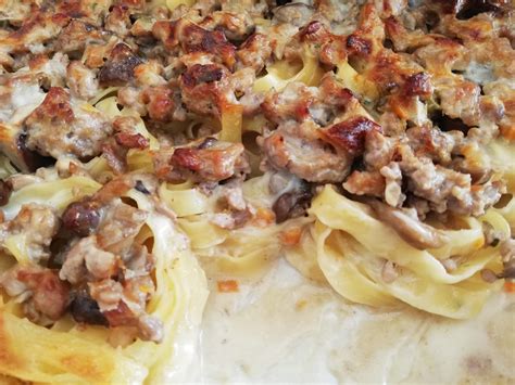 Coe si fa la pasta al forno con i nidi. Nidi di tagliatelle al forno