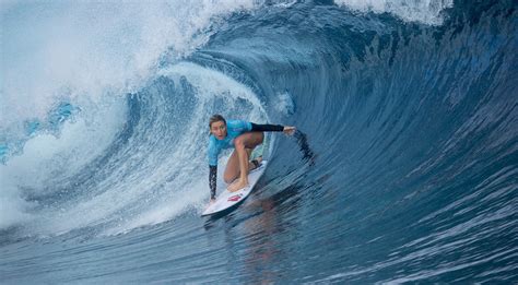 tips for capturing the perfect wave on video a surfer s guide iba world tour