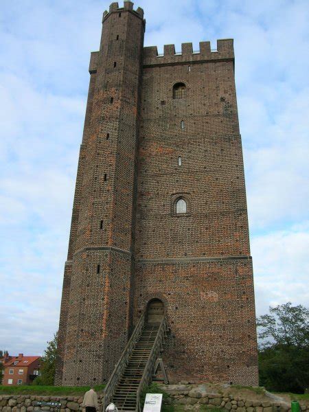Harga terbaik untuk perjalanan yang sempurna. Karnan Tower, Helsingborg, Sweden | Photo