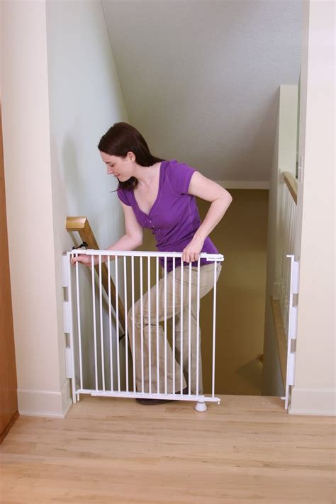 For parents looking for a gate that accommodates banister locations, this gate is easy to use and will keep your children or pets safe, there's the summer infant sure and secure bannister kit included for easy and safe mounting at the top or bottom of stairs (accommodate banisters 2 ¾ to 5 thick). Good Child Safety Gates For Stairs - HomesFeed