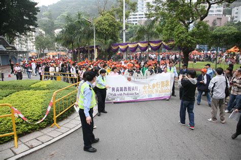 教材領取 / 郵遞安排 (兼讀 遙距課程). 近三千人「與高錕教授同行」三百萬善款注中大獎學金及支援認知障礙者家屬 | 香港中文大學傳訊及公共關係處