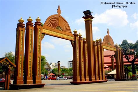 It really puzzled me as kelantan has always been in my superficial understanding, a muslim conservative state with a small. Sunny Day at Sultan Ismail Petra Arch. | Kota bharu ...