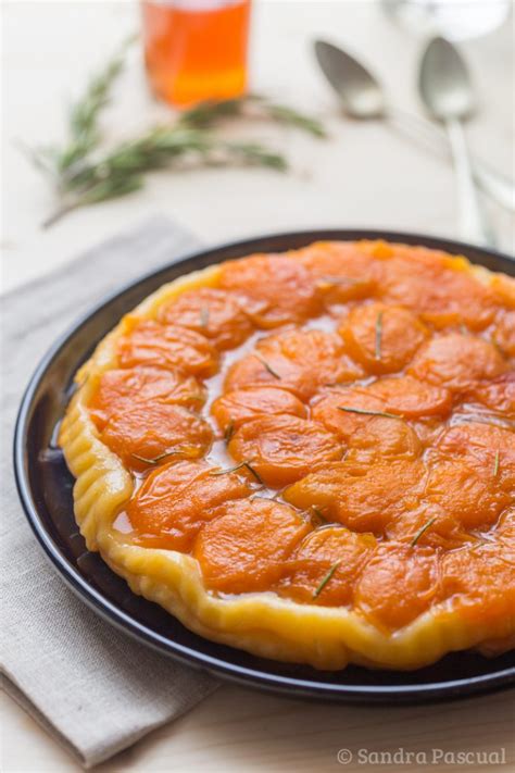 Tarte Tatin D Abricots Au Miel Et Romarin Recette De Dessert Aux Fruits