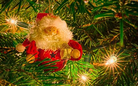 Santa Claus Decoration In The Christmas Tree Wallpaper Holiday