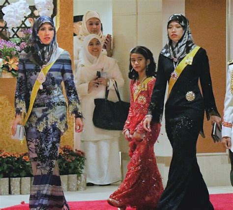 Children of sultan hassanal bolkiah and hajah mariam. WARISAN RAJA & PERMAISURI MELAYU: Raja-Raja Melayu ...