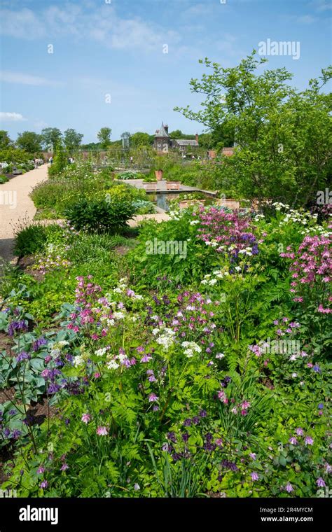 Perennial Gardens Hi Res Stock Photography And Images Alamy