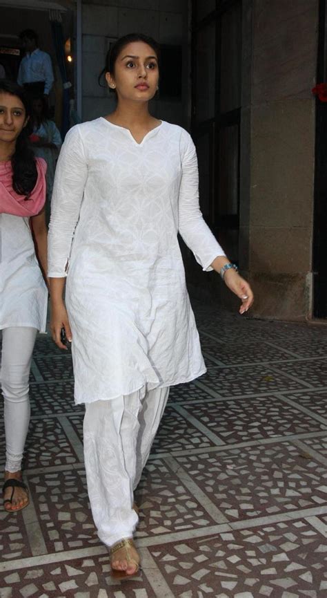 After working in several theatrical productions she moved to mumbai and signed a two year contract with hindustan unilever to appear in television commercials. Aishwarya Rai Bachchan: Aishwarya, Kajol, Juhi Chawla at ...