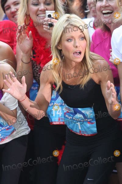 Photos And Pictures New York Ny 09 22 2010 Kelly Ripa Running In