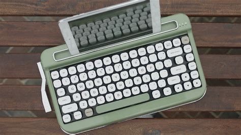 Penna A Vintage Typewriter Inspired Bluetooth Keyboard